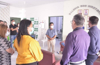 Deputado Francisco Limma visita o Hospital Júlio Hartmann em Esperantina